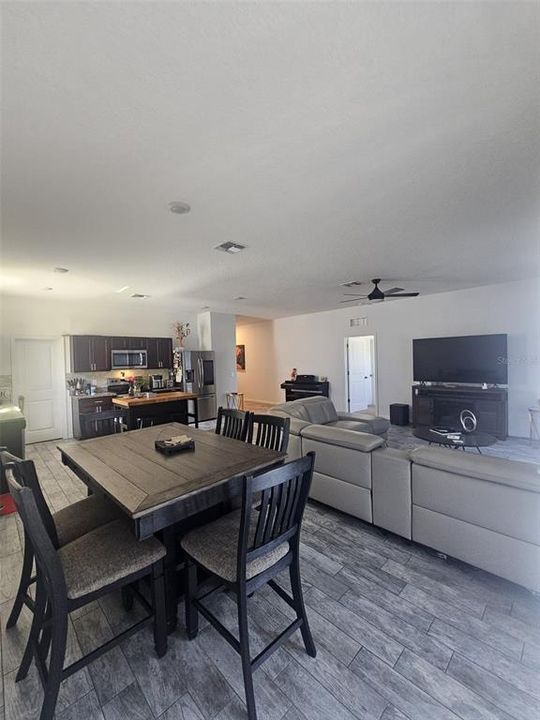 For Sale: $375,500 (3 beds, 2 baths, 1675 Square Feet)