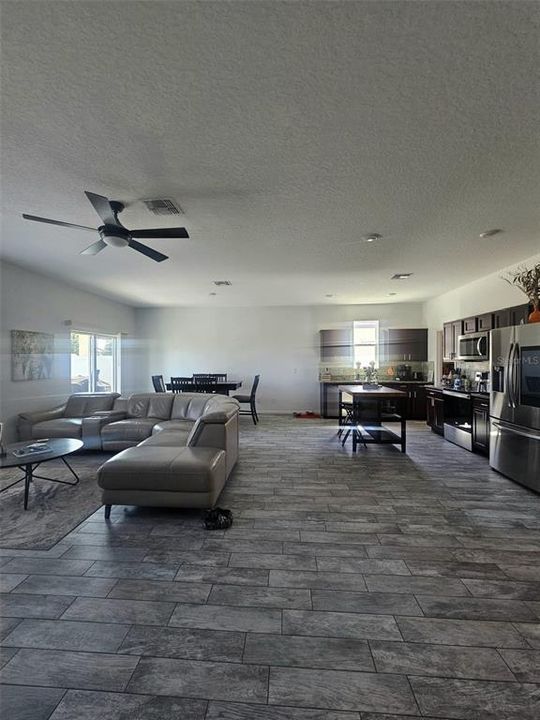 For Sale: $375,500 (3 beds, 2 baths, 1675 Square Feet)