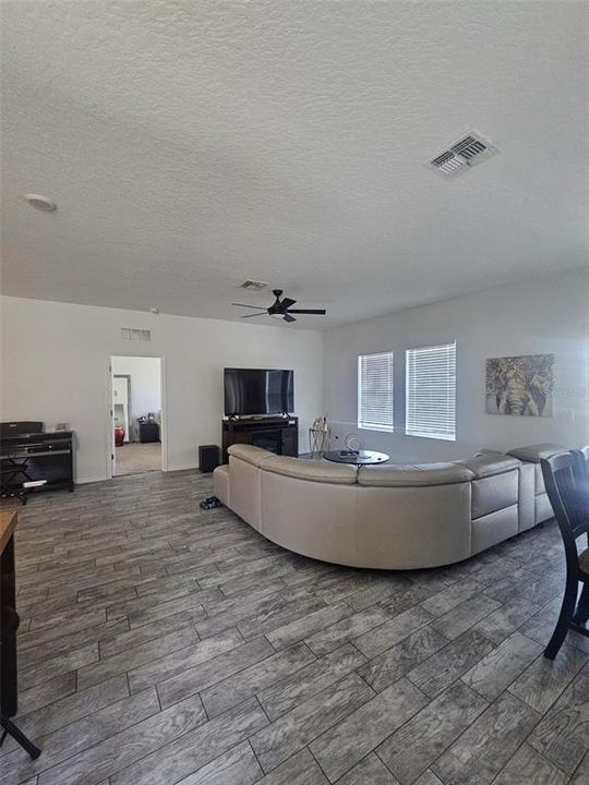 For Sale: $375,500 (3 beds, 2 baths, 1675 Square Feet)