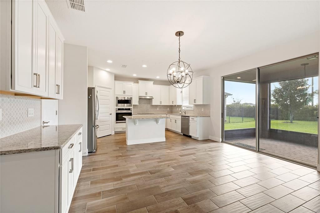 For Rent: $3,950 (5 beds, 4 baths, 2840 Square Feet)