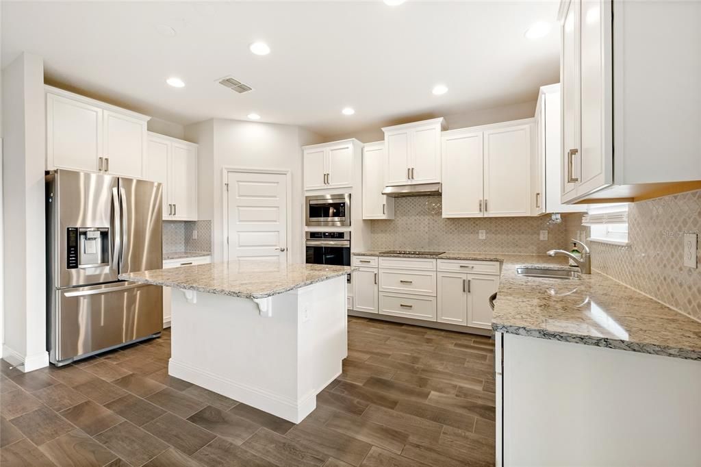 For Rent: $3,950 (5 beds, 4 baths, 2840 Square Feet)