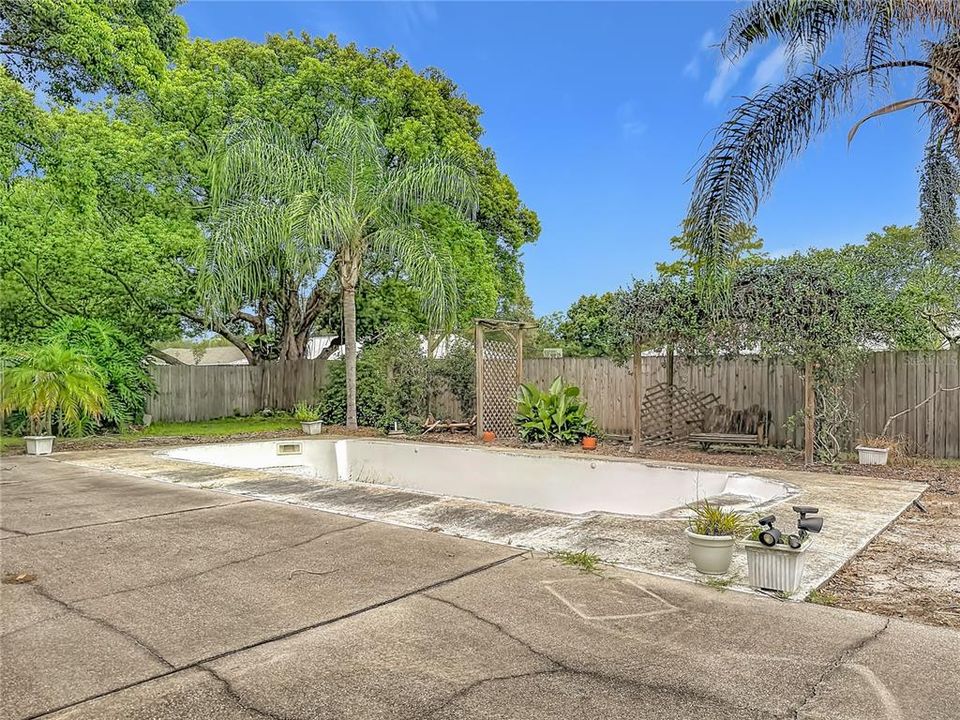 For Sale: $375,000 (3 beds, 2 baths, 1614 Square Feet)