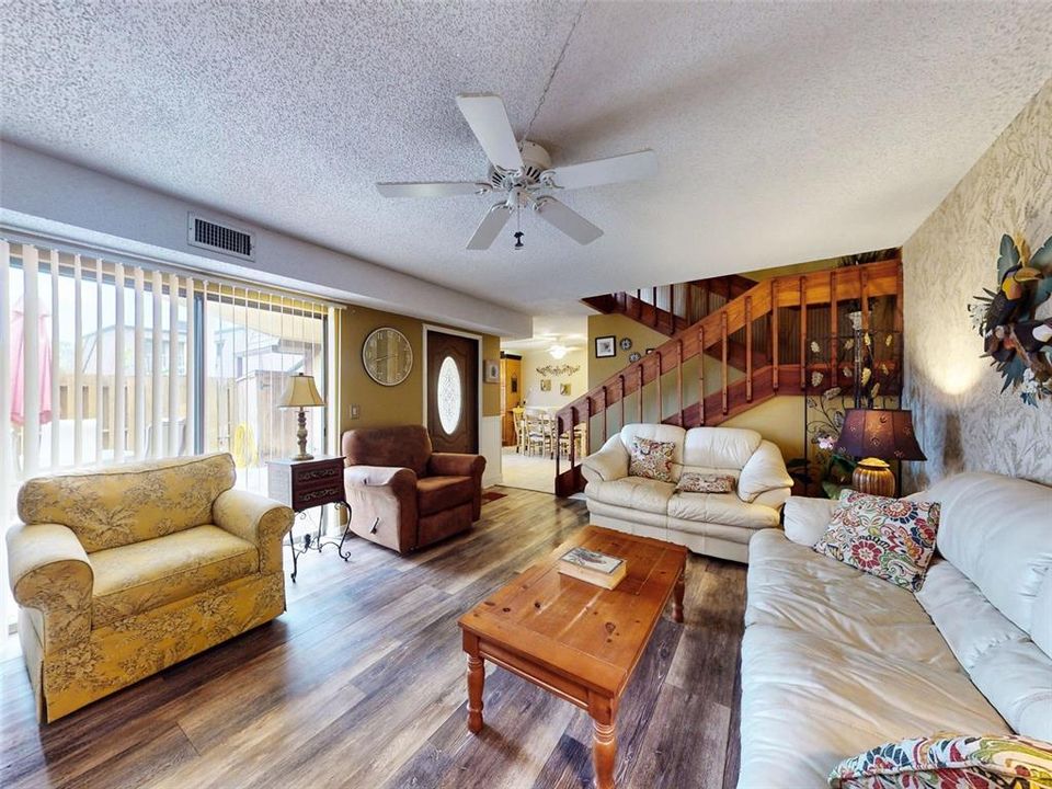 For Sale: $350,000 (3 beds, 2 baths, 1736 Square Feet)
