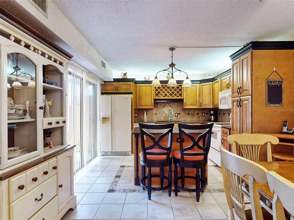 For Sale: $350,000 (3 beds, 2 baths, 1736 Square Feet)