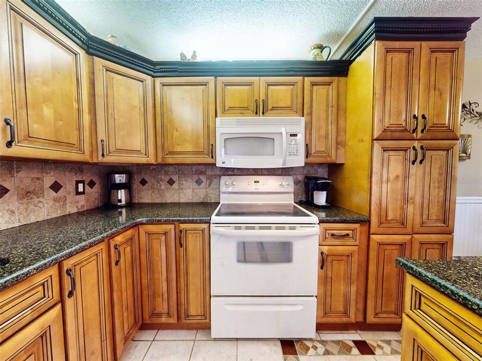 For Sale: $350,000 (3 beds, 2 baths, 1736 Square Feet)
