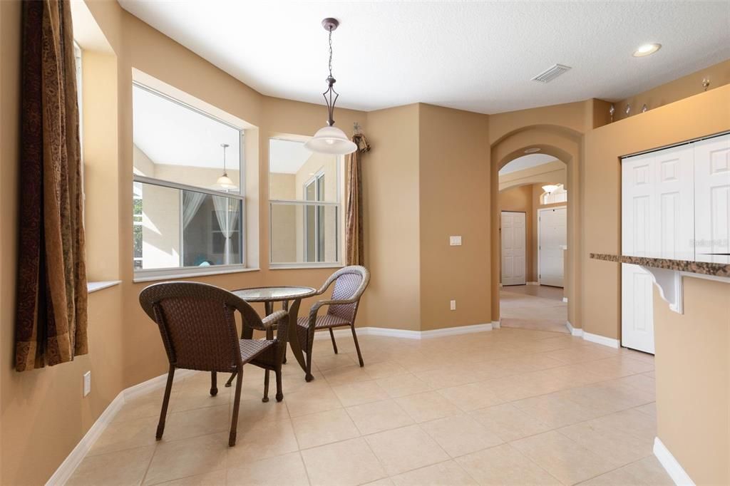 En Venta: $419,000 (4 camas, 3 baños, 2572 Pies cuadrados)