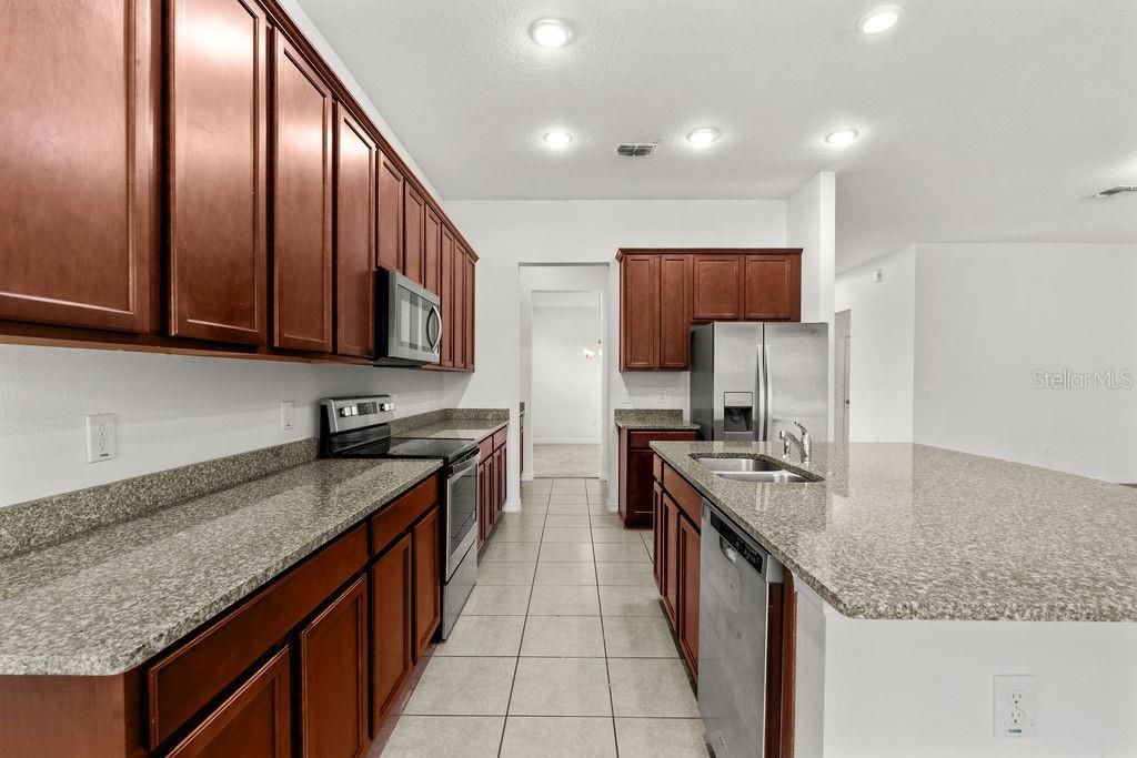 En Venta: $760,000 (5 camas, 3 baños, 3705 Pies cuadrados)