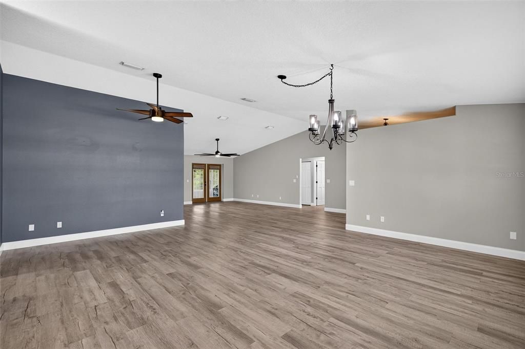 For Sale: $615,000 (3 beds, 2 baths, 2812 Square Feet)