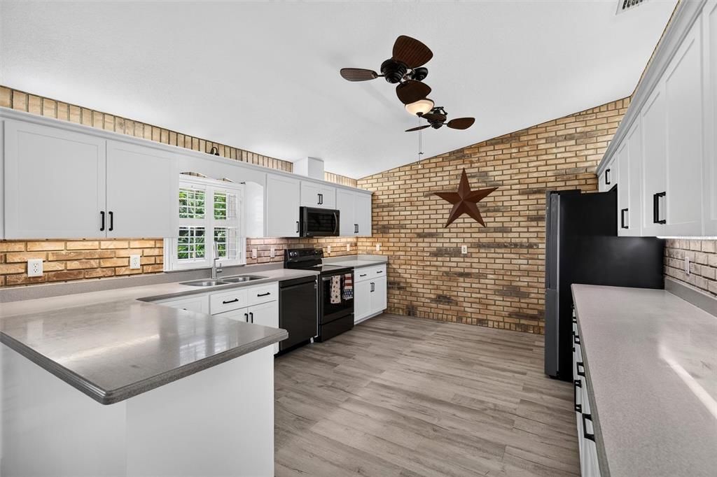 For Sale: $615,000 (3 beds, 2 baths, 2812 Square Feet)