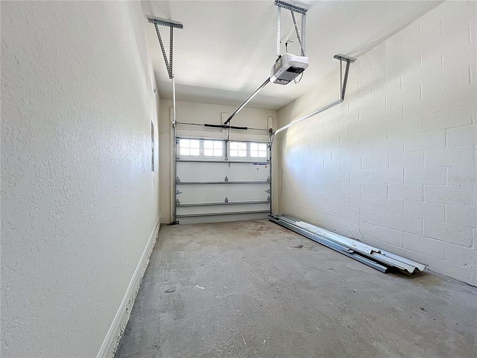 For Sale: $329,000 (3 beds, 2 baths, 1716 Square Feet)