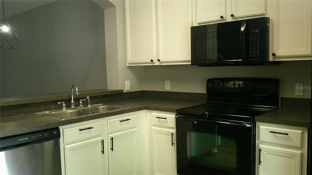 For Rent: $1,950 (3 beds, 2 baths, 1383 Square Feet)