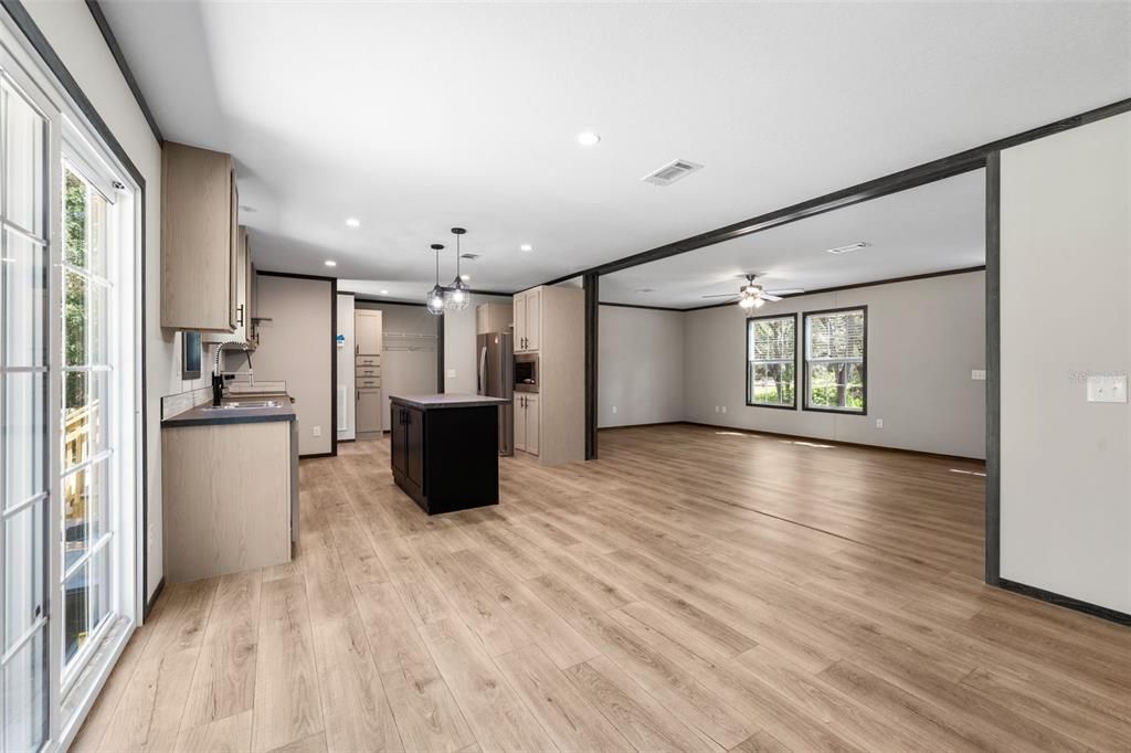 En Venta: $370,000 (4 camas, 2 baños, 1813 Pies cuadrados)