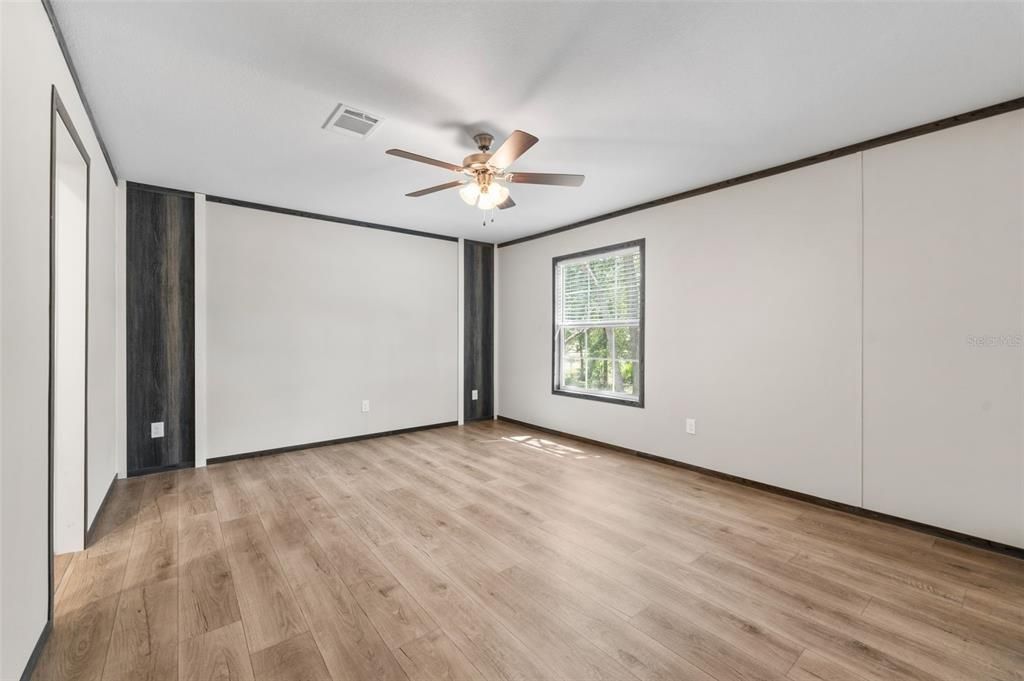 En Venta: $370,000 (4 camas, 2 baños, 1813 Pies cuadrados)