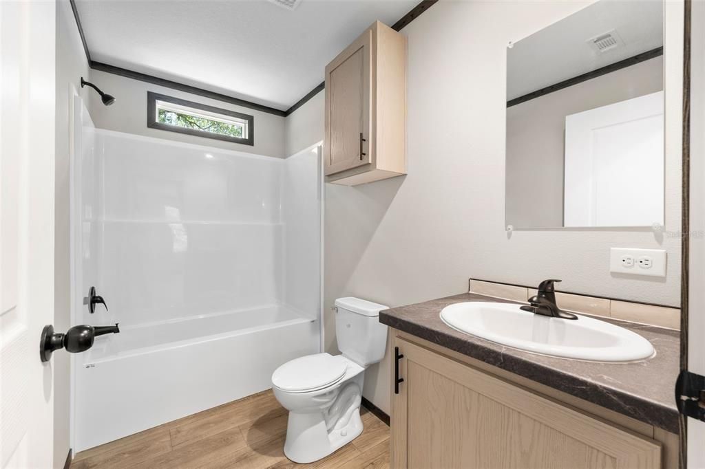 En Venta: $370,000 (4 camas, 2 baños, 1813 Pies cuadrados)
