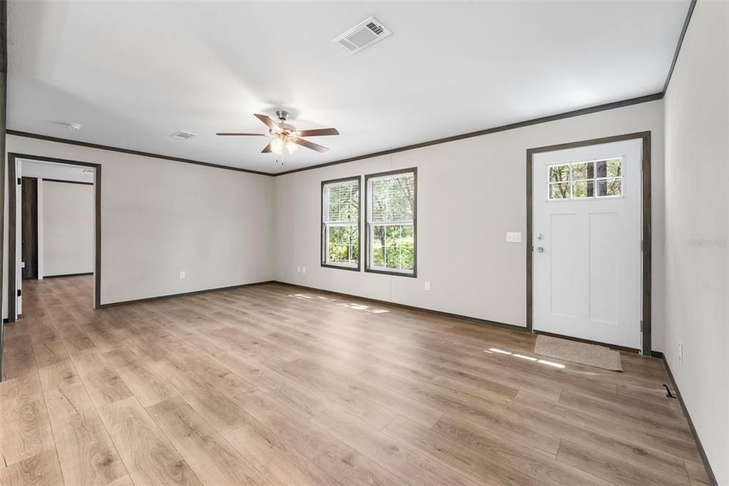 En Venta: $370,000 (4 camas, 2 baños, 1813 Pies cuadrados)