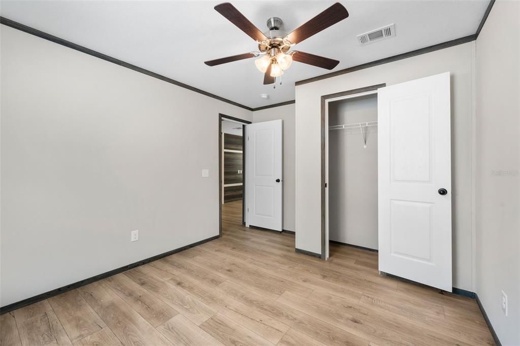 En Venta: $370,000 (4 camas, 2 baños, 1813 Pies cuadrados)
