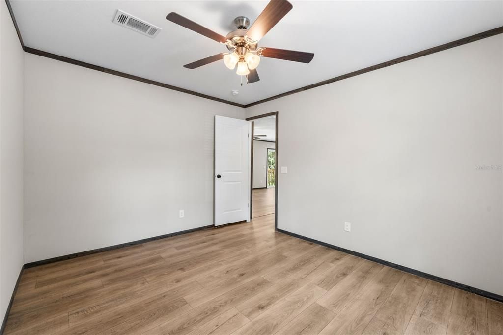 En Venta: $370,000 (4 camas, 2 baños, 1813 Pies cuadrados)