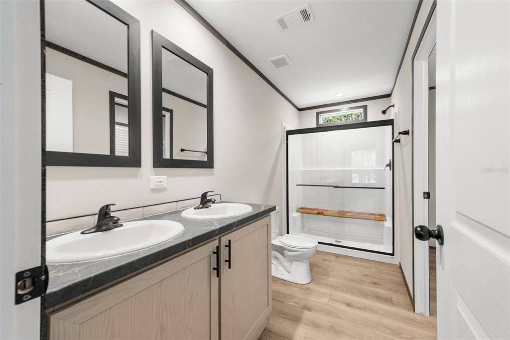 En Venta: $370,000 (4 camas, 2 baños, 1813 Pies cuadrados)