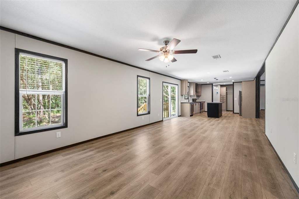 En Venta: $370,000 (4 camas, 2 baños, 1813 Pies cuadrados)