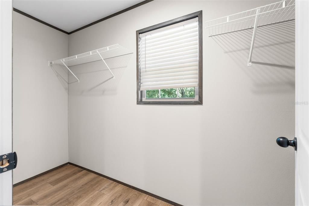 En Venta: $370,000 (4 camas, 2 baños, 1813 Pies cuadrados)