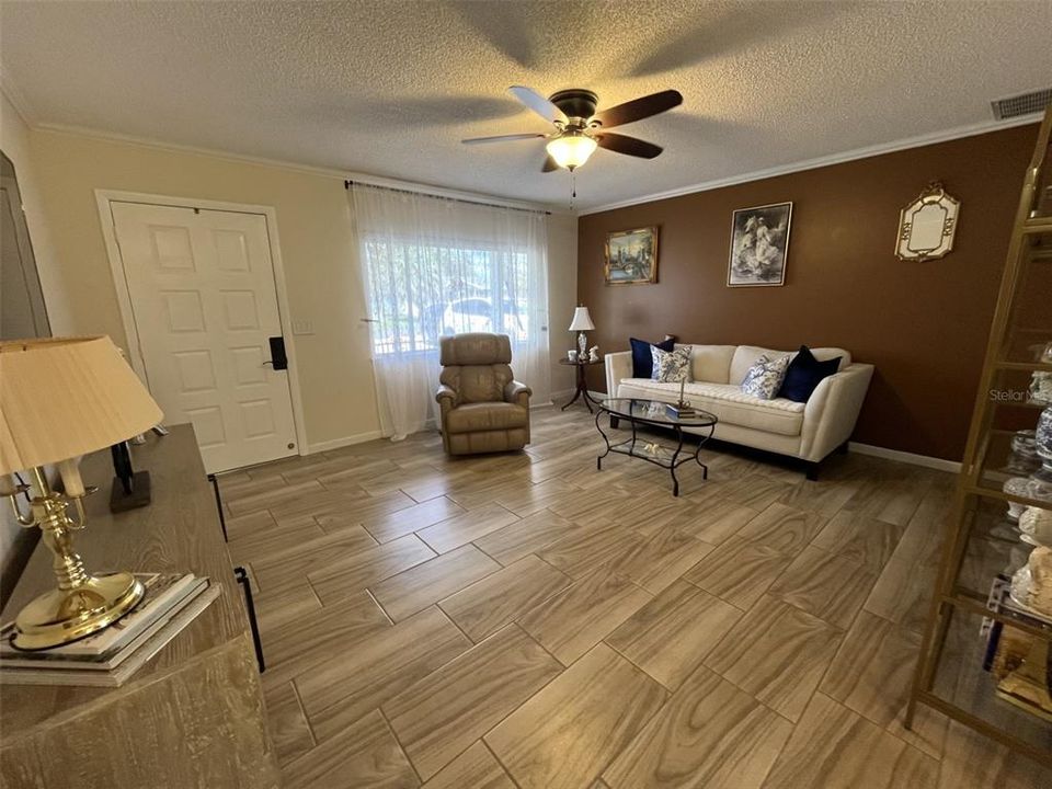 For Sale: $225,000 (2 beds, 2 baths, 960 Square Feet)