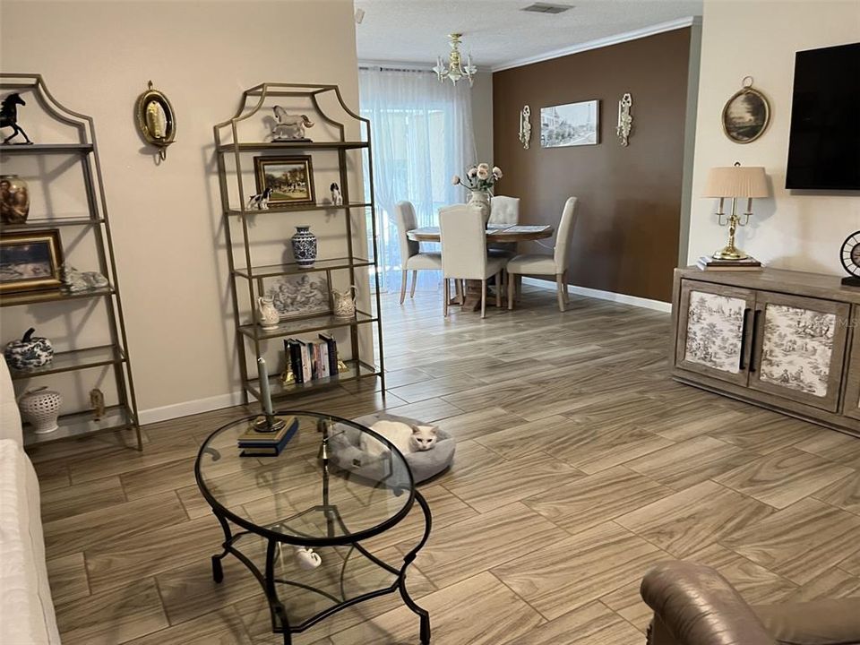 For Sale: $225,000 (2 beds, 2 baths, 960 Square Feet)