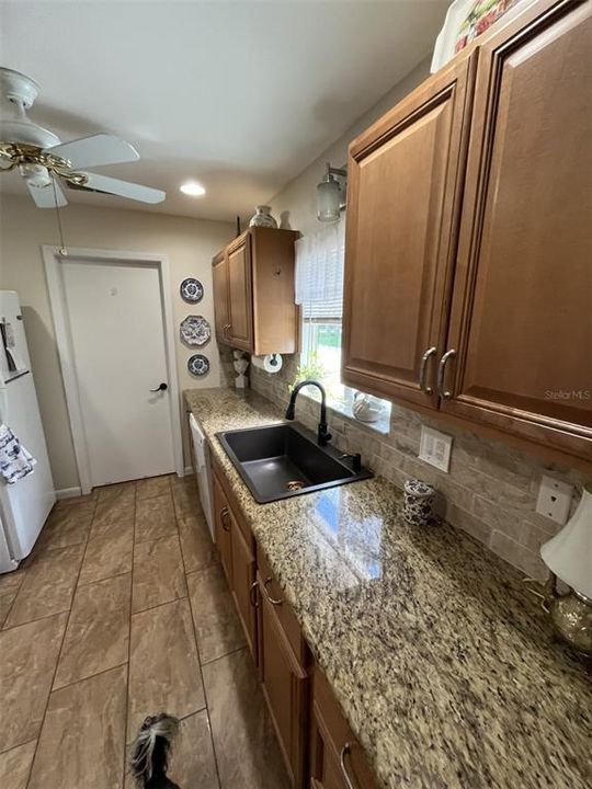 For Sale: $225,000 (2 beds, 2 baths, 960 Square Feet)