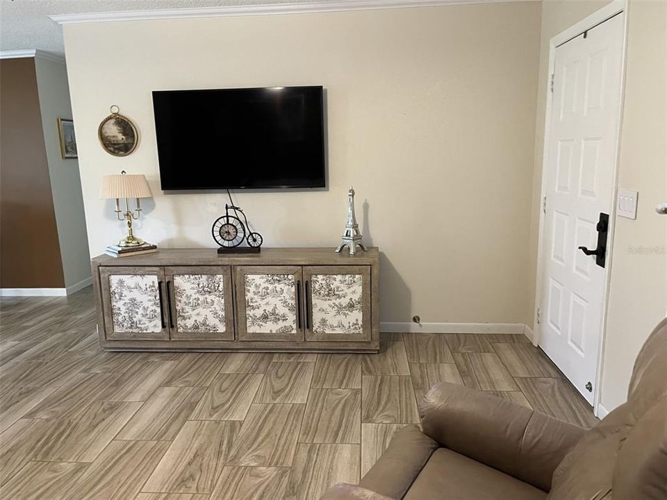 For Sale: $225,000 (2 beds, 2 baths, 960 Square Feet)