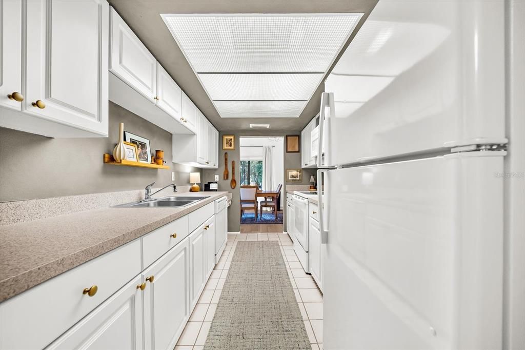 For Sale: $350,000 (3 beds, 2 baths, 1494 Square Feet)