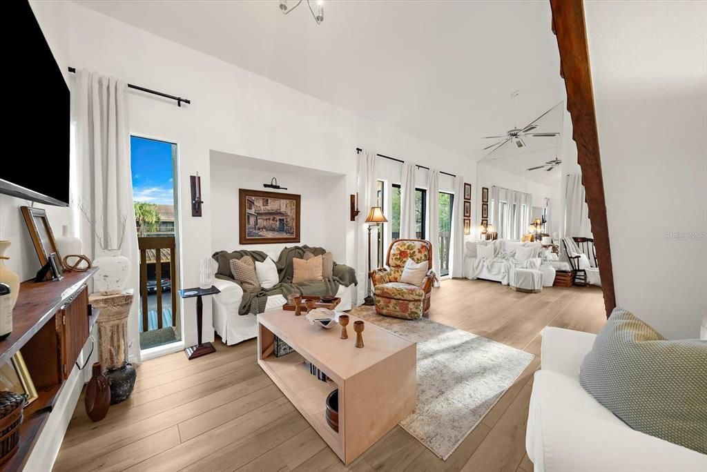 For Sale: $350,000 (3 beds, 2 baths, 1494 Square Feet)