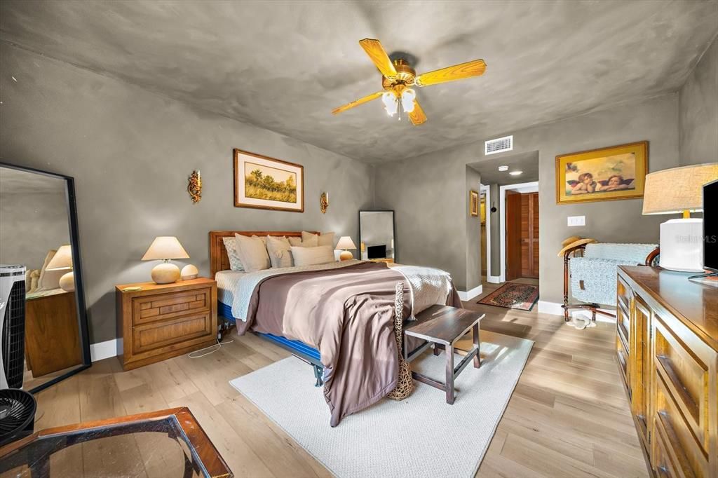 For Sale: $350,000 (3 beds, 2 baths, 1494 Square Feet)