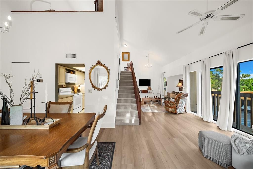 For Sale: $350,000 (3 beds, 2 baths, 1494 Square Feet)