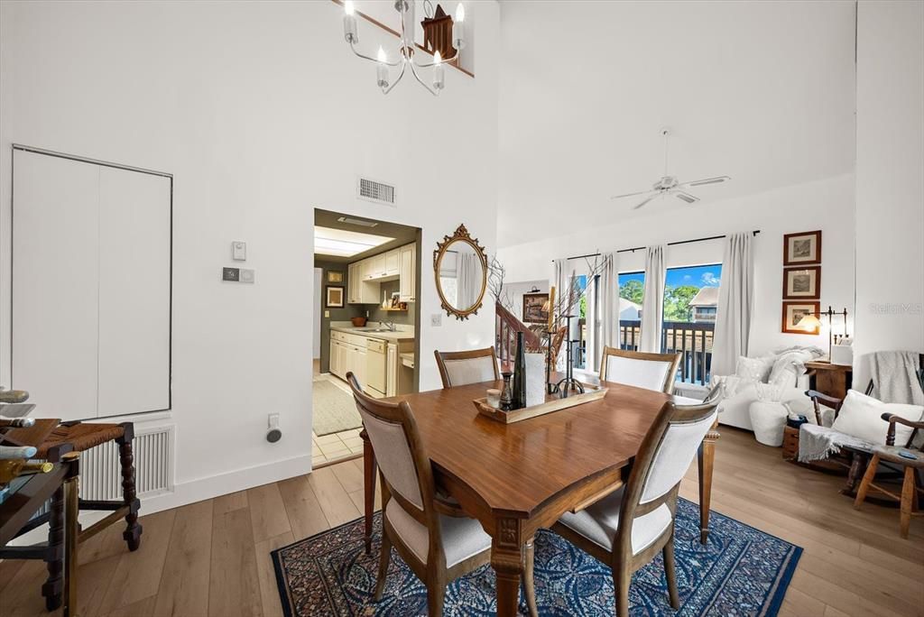 For Sale: $350,000 (3 beds, 2 baths, 1494 Square Feet)