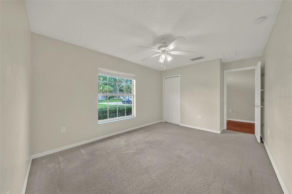 Activo con contrato: $325,000 (4 camas, 2 baños, 1840 Pies cuadrados)