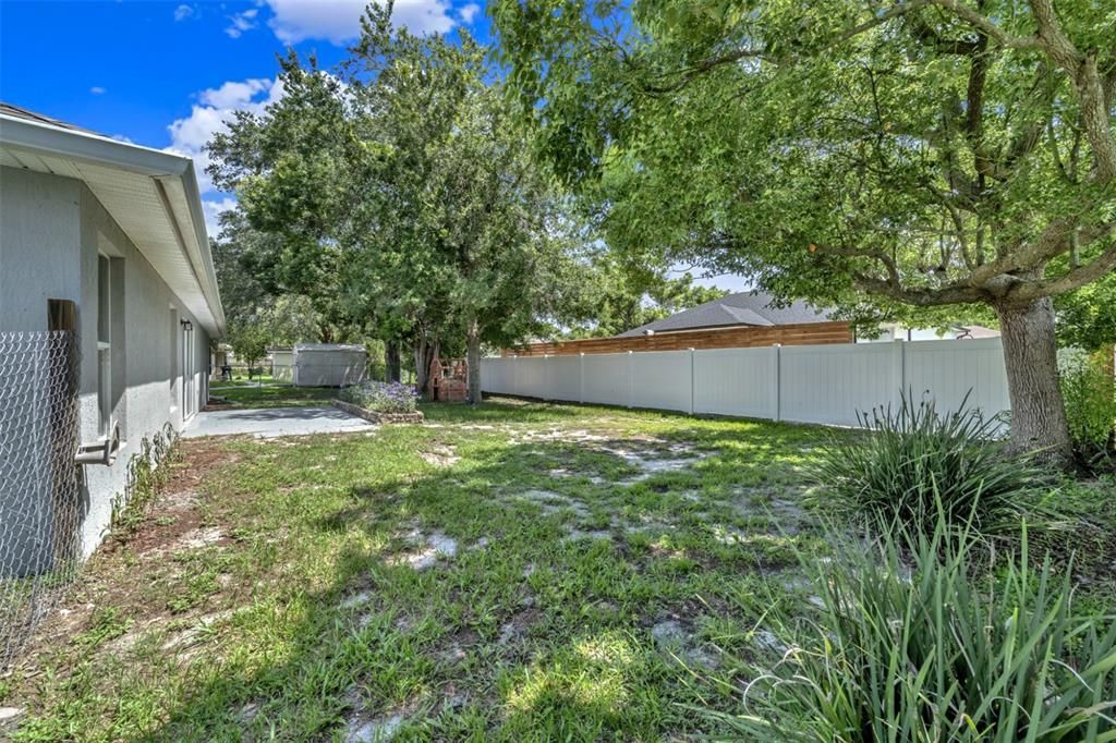 Activo con contrato: $325,000 (4 camas, 2 baños, 1840 Pies cuadrados)
