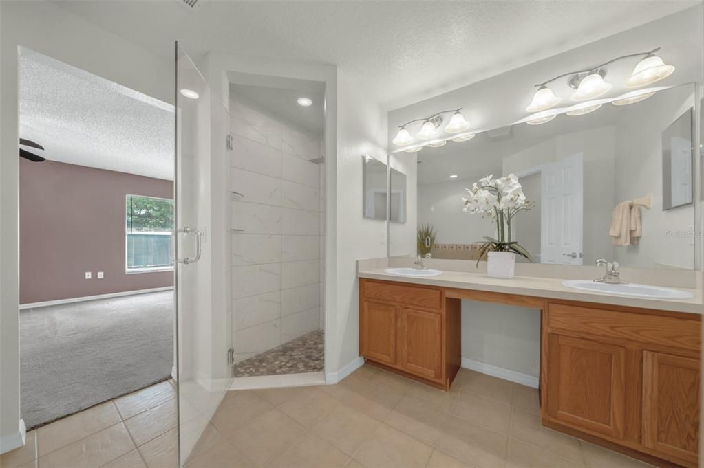 Activo con contrato: $325,000 (4 camas, 2 baños, 1840 Pies cuadrados)