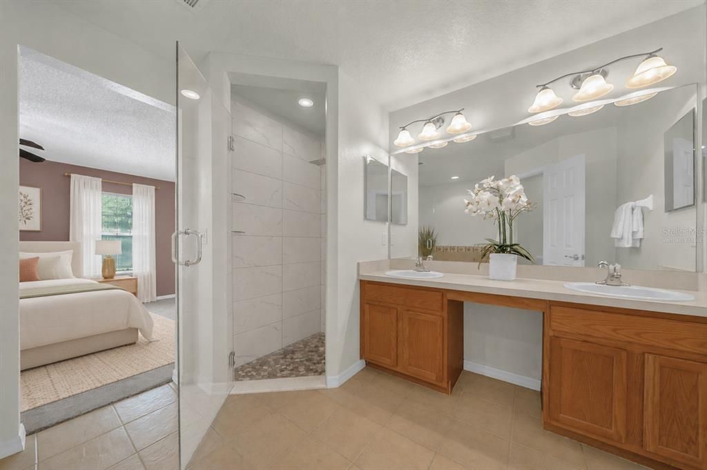 Activo con contrato: $325,000 (4 camas, 2 baños, 1840 Pies cuadrados)