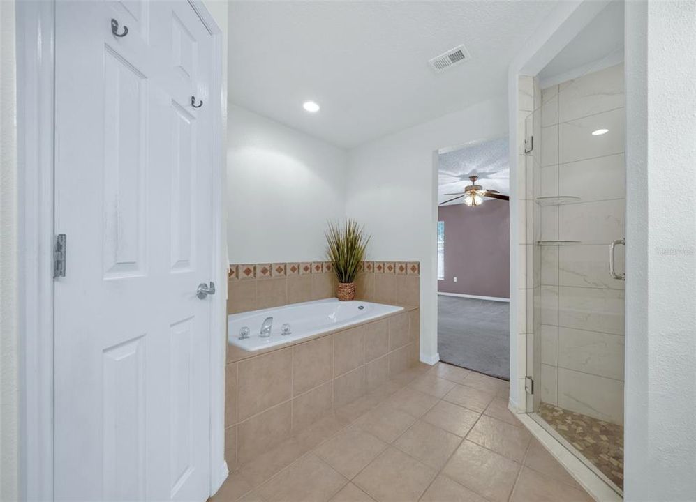 Activo con contrato: $325,000 (4 camas, 2 baños, 1840 Pies cuadrados)