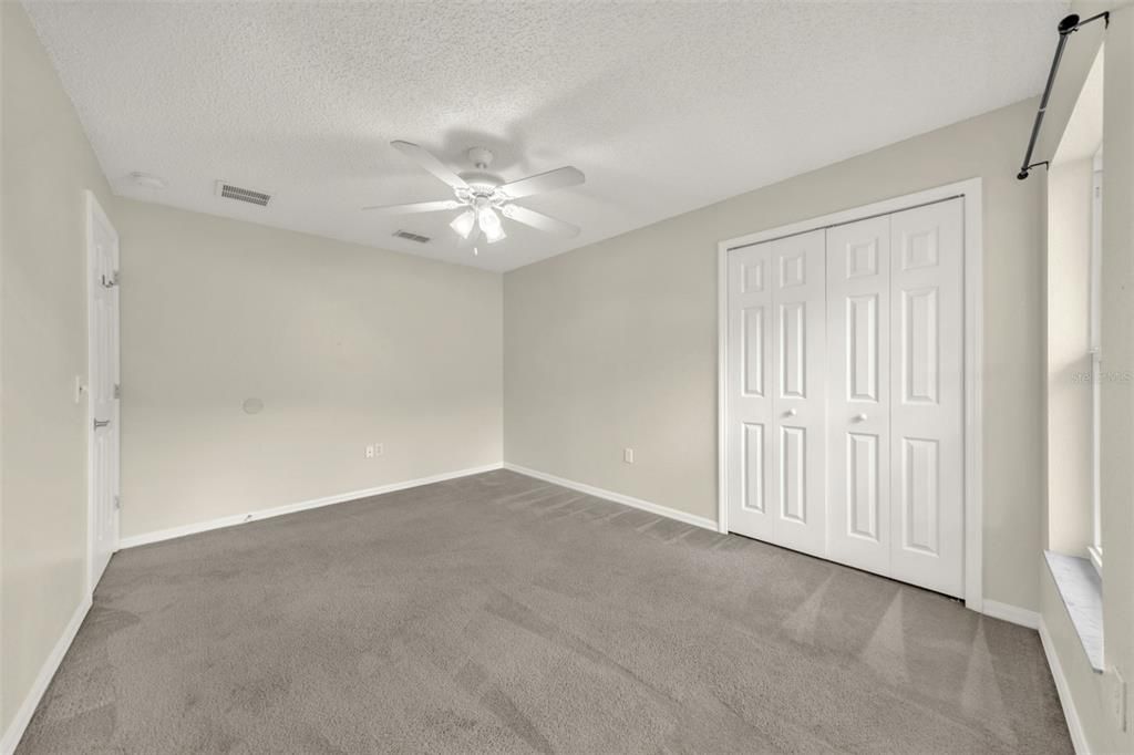 Activo con contrato: $325,000 (4 camas, 2 baños, 1840 Pies cuadrados)