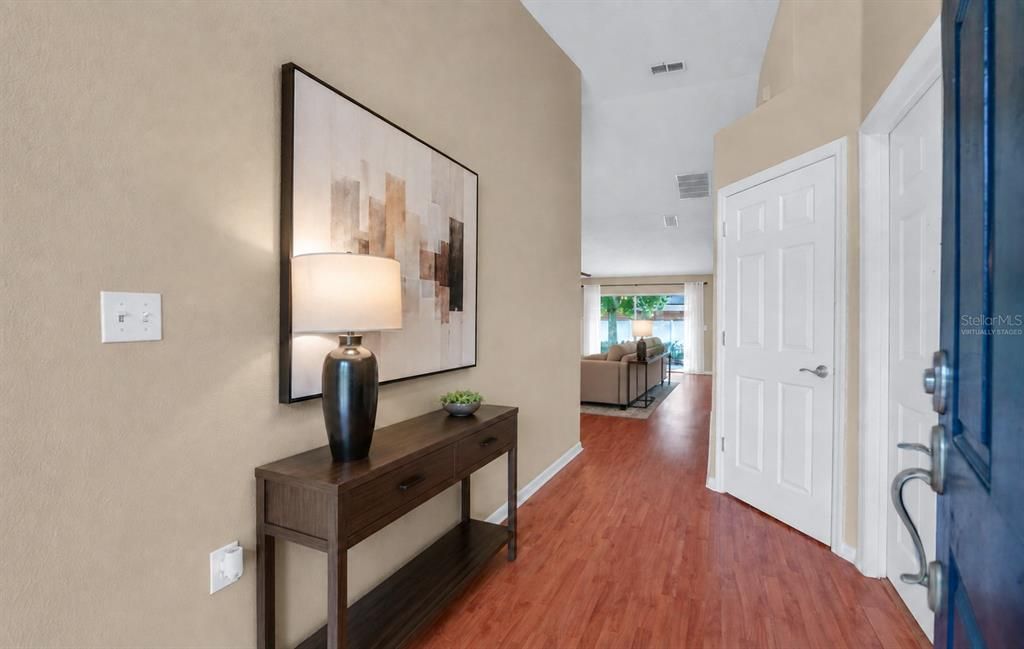 Activo con contrato: $325,000 (4 camas, 2 baños, 1840 Pies cuadrados)