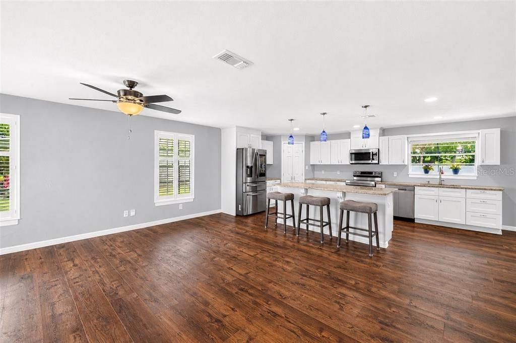 For Sale: $445,000 (3 beds, 2 baths, 1664 Square Feet)