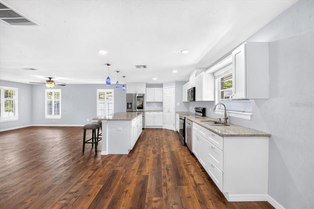 For Sale: $445,000 (3 beds, 2 baths, 1664 Square Feet)