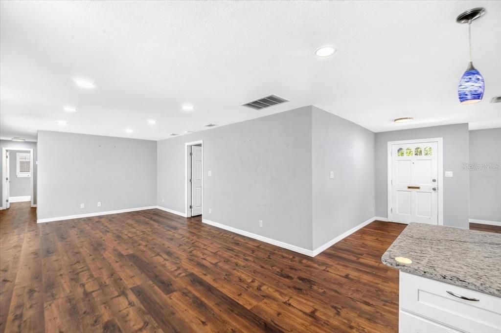 For Sale: $445,000 (3 beds, 2 baths, 1664 Square Feet)