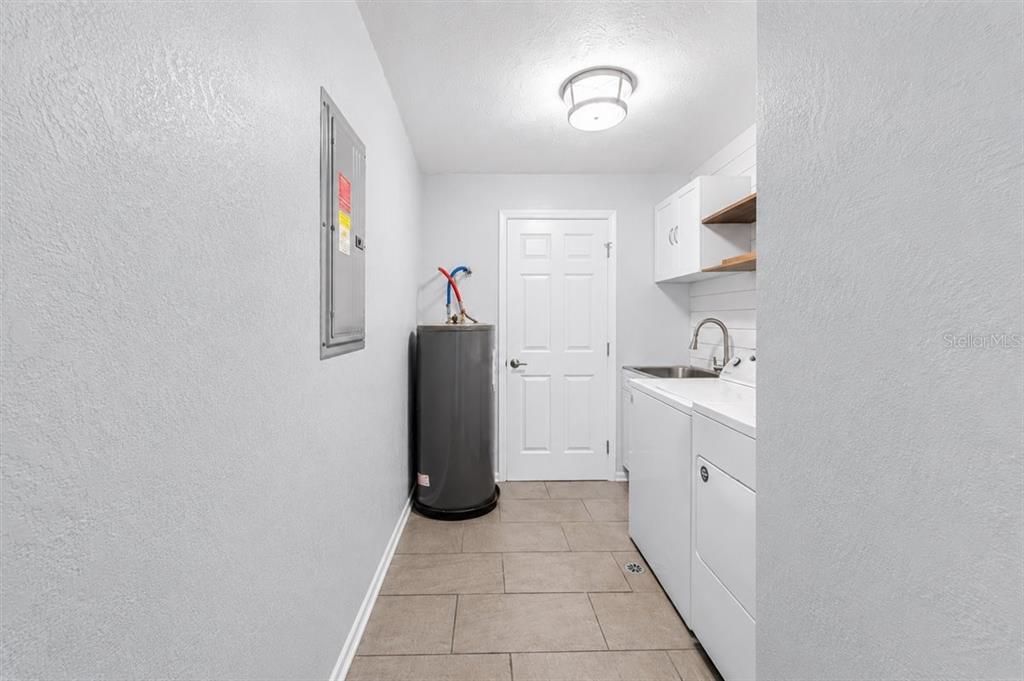 For Sale: $445,000 (3 beds, 2 baths, 1664 Square Feet)