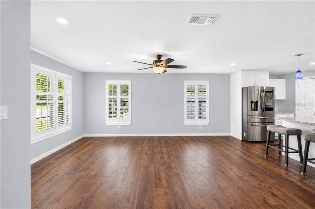 For Sale: $445,000 (3 beds, 2 baths, 1664 Square Feet)