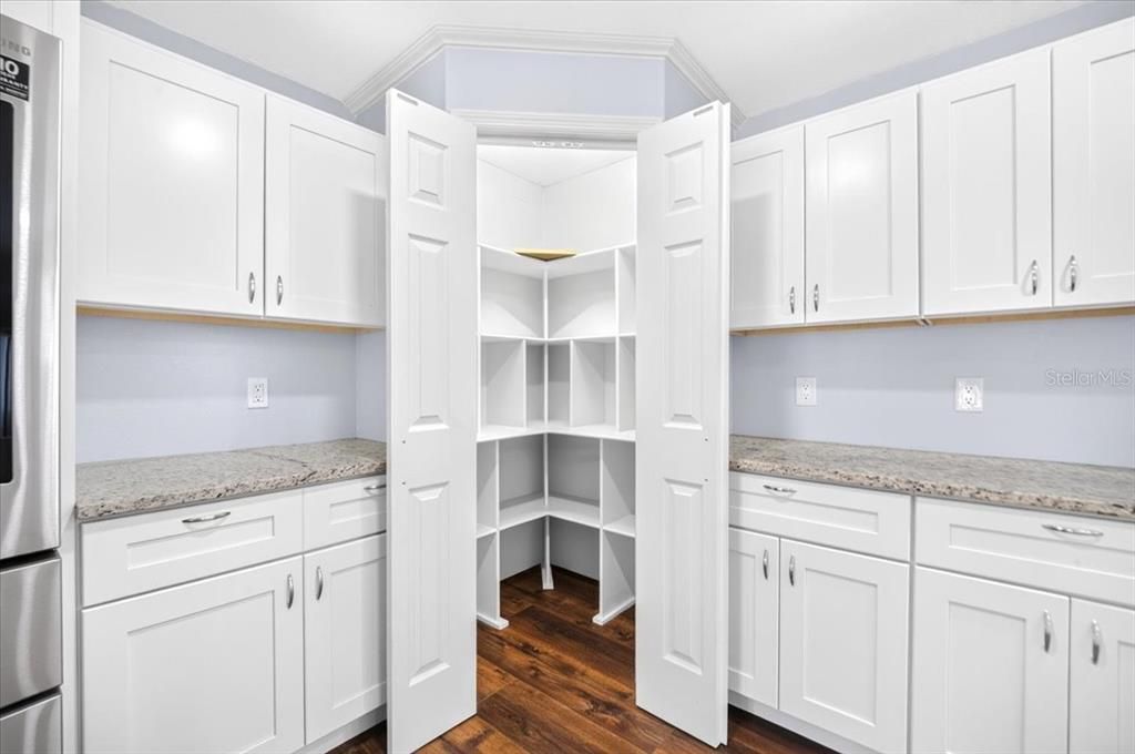 For Sale: $445,000 (3 beds, 2 baths, 1664 Square Feet)