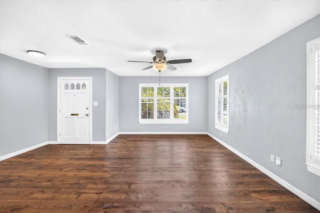 For Sale: $445,000 (3 beds, 2 baths, 1664 Square Feet)