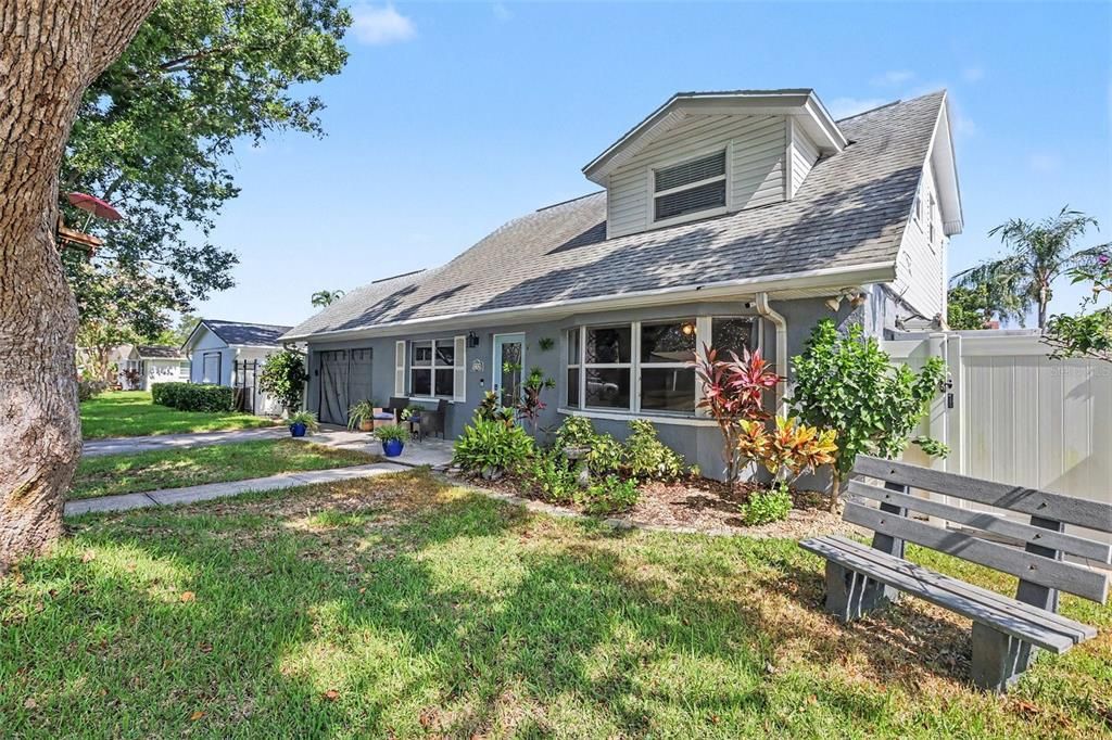 En Venta: $598,000 (4 camas, 2 baños, 1967 Pies cuadrados)