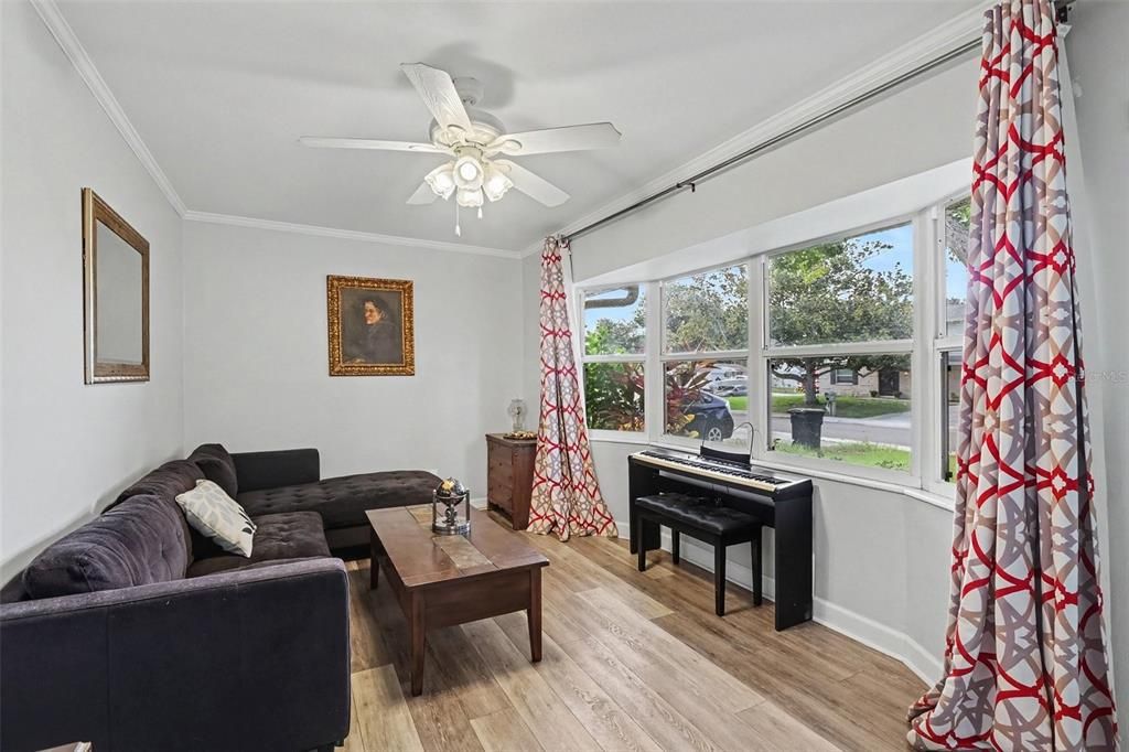 En Venta: $598,000 (4 camas, 2 baños, 1967 Pies cuadrados)