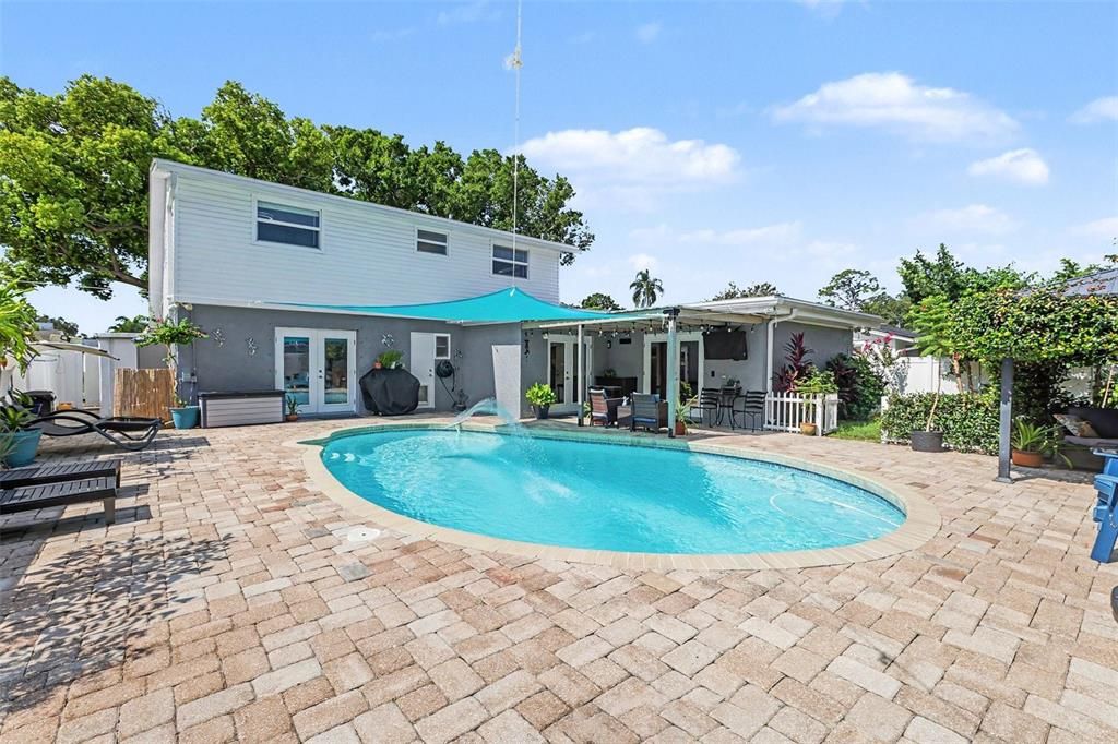 En Venta: $598,000 (4 camas, 2 baños, 1967 Pies cuadrados)